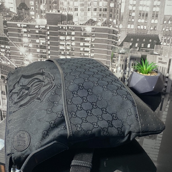 Gucci Black Patch GG Messenger Crossbody Bag - Picture 12 of 16
